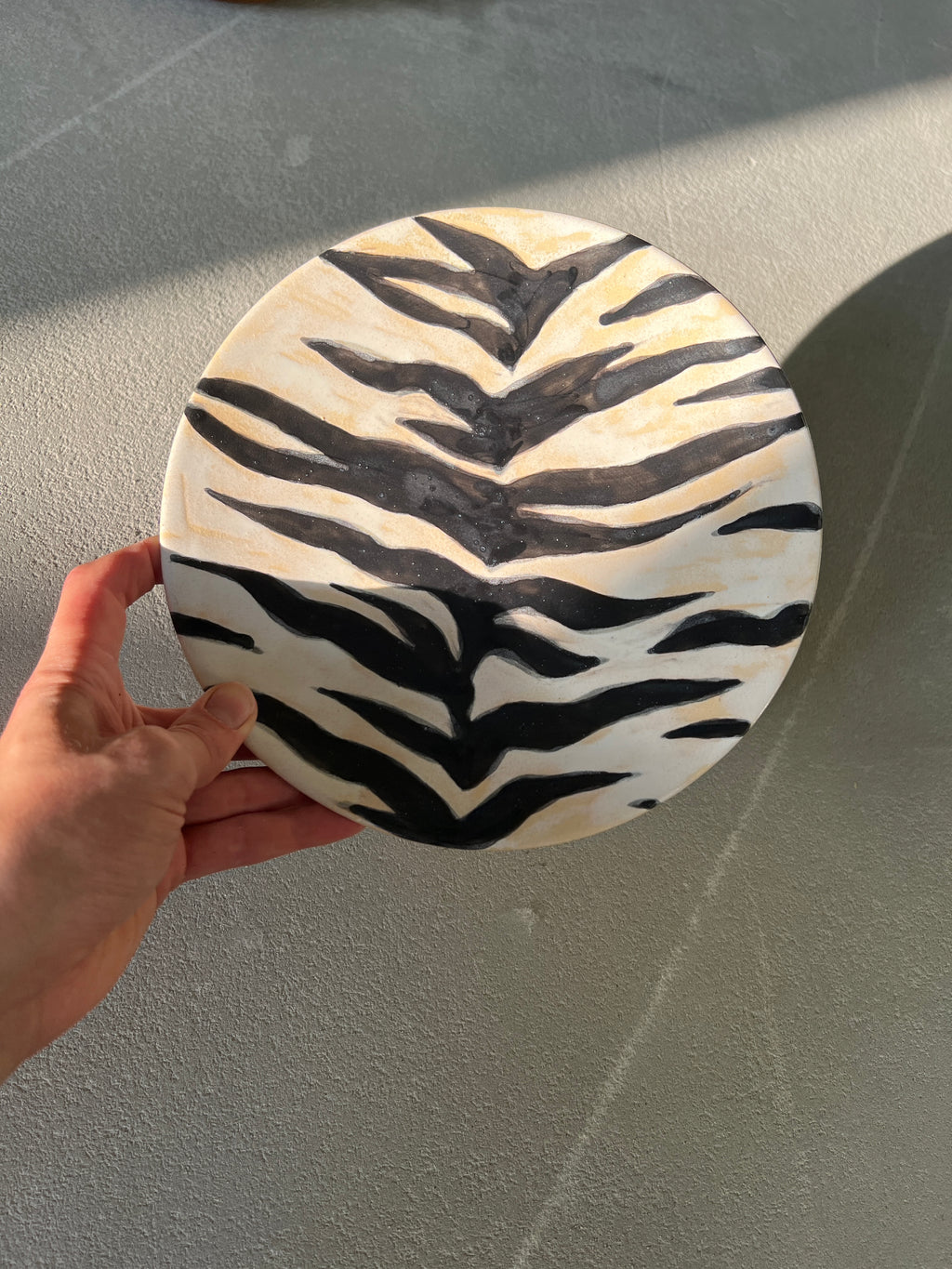 Functional Majolica Plate "Zebra" (22 cm / 8.6") | Vylupadra Collection