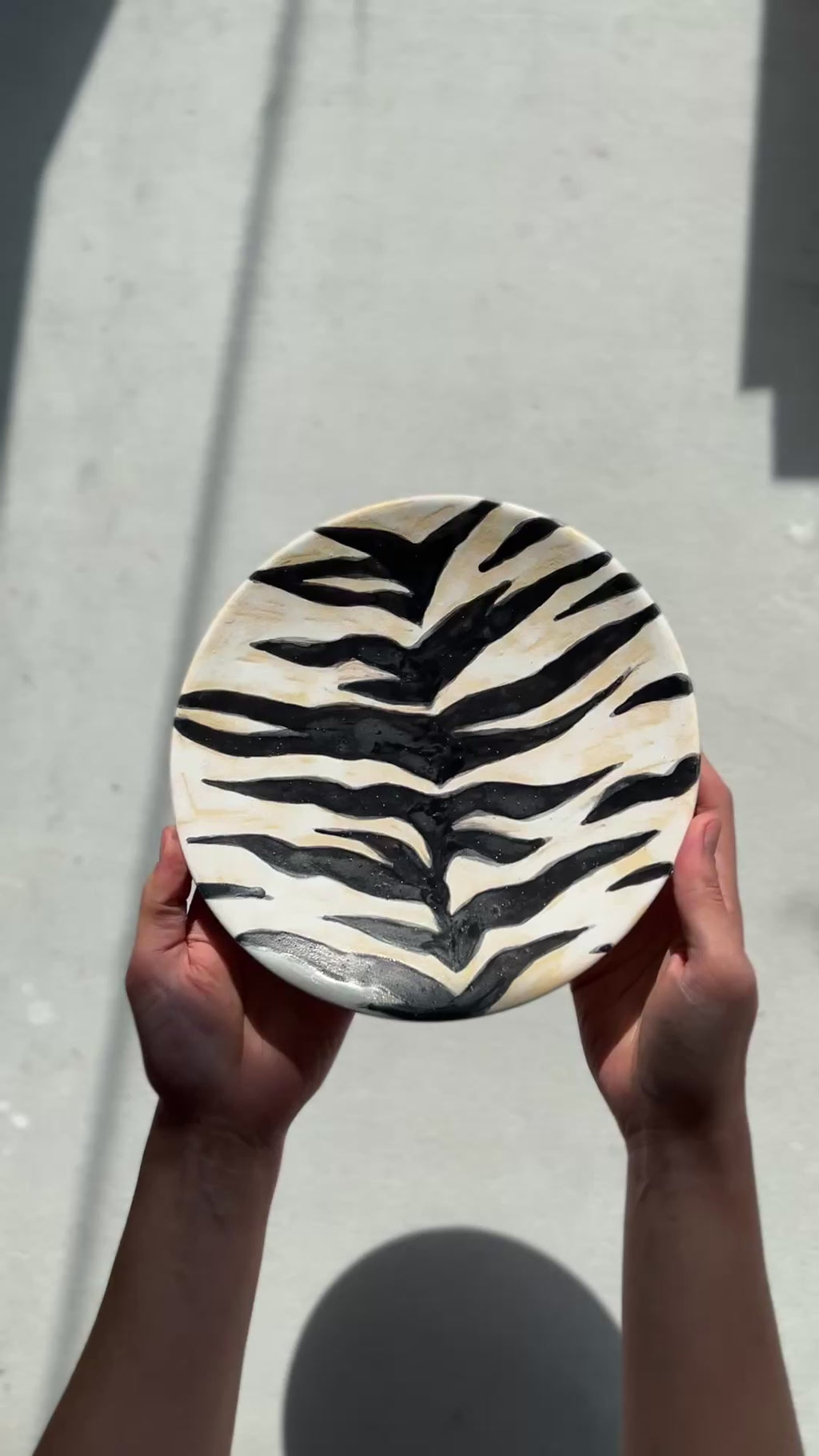 Functional Majolica Plate "Zebra" (22 cm / 8.6") | Vylupadra Collection